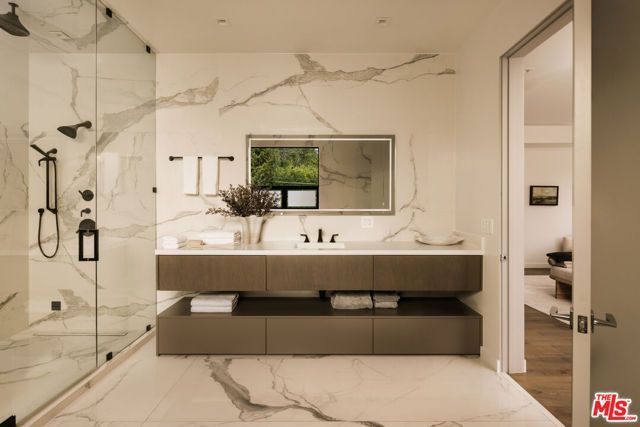 144 N Bowling Green Way, Los Angeles, CA 90049