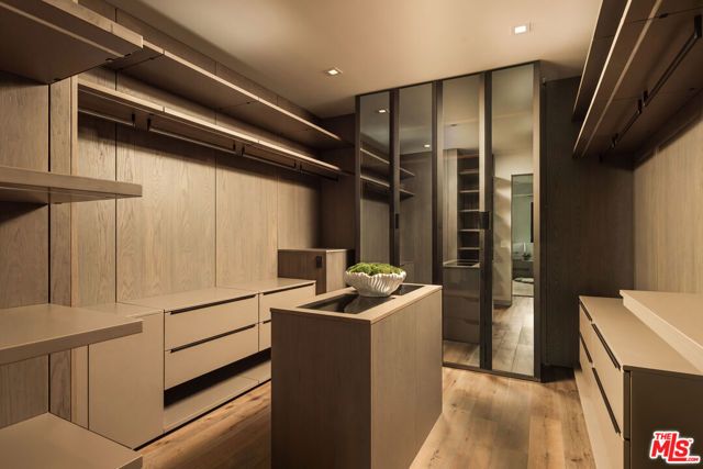 144 N Bowling Green Way, Los Angeles, CA 90049