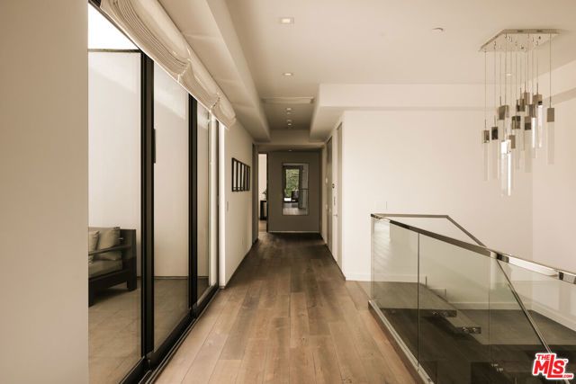 144 N Bowling Green Way, Los Angeles, CA 90049