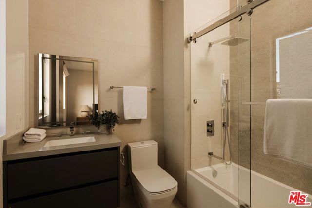 144 N Bowling Green Way, Los Angeles, CA 90049
