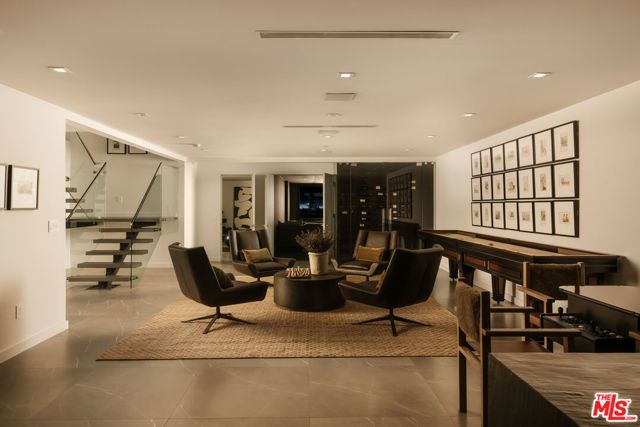 144 N Bowling Green Way, Los Angeles, CA 90049