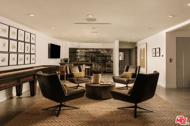 144 N Bowling Green Way, Los Angeles, CA 90049
