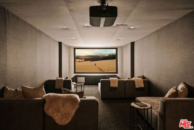 144 N Bowling Green Way, Los Angeles, CA 90049