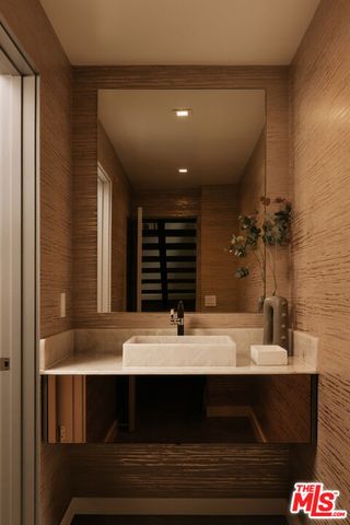 144 N Bowling Green Way, Los Angeles, CA 90049