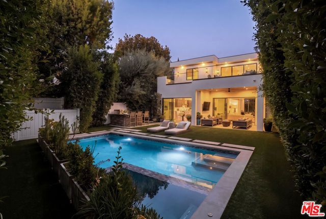 144 N Bowling Green Way, Los Angeles, CA 90049