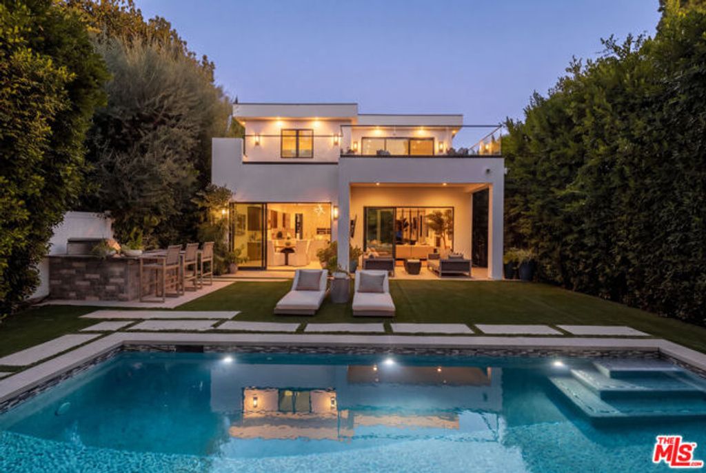 144 N Bowling Green Way, Los Angeles, CA 90049