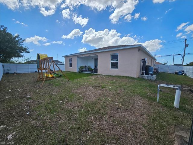 2425 NE 7th PL, Cape Coral, FL 33909