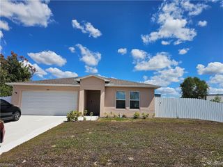 2425 NE 7th PL, Cape Coral, FL 33909
