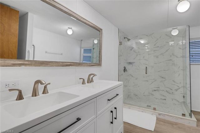 220 Ocean Reef LN 129, Naples, FL 34114