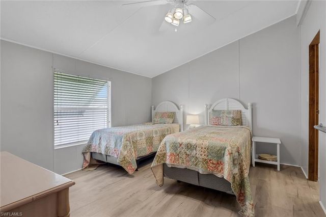 220 Ocean Reef LN 129, Naples, FL 34114