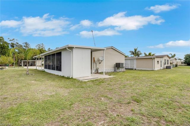 220 Ocean Reef LN 129, Naples, FL 34114