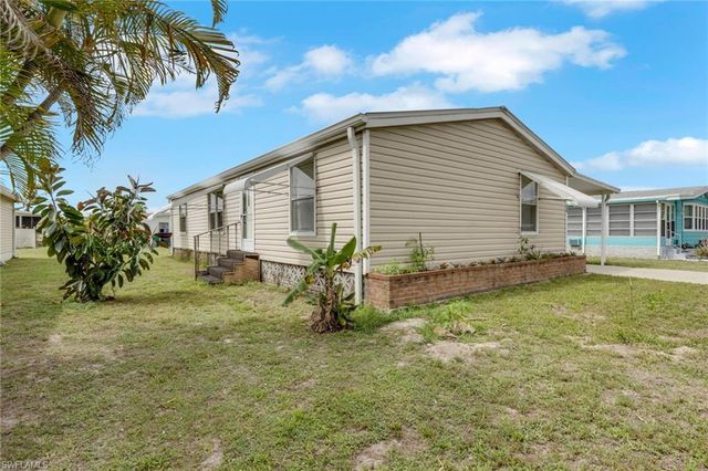 220 Ocean Reef LN 129, Naples, FL 34114