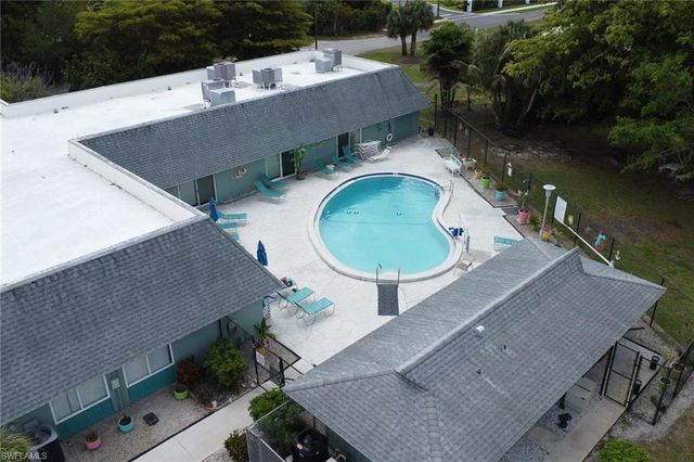 220 Ocean Reef LN 129, Naples, FL 34114