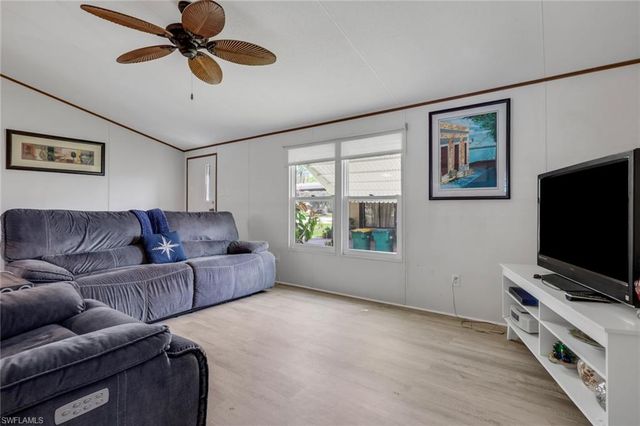 220 Ocean Reef LN 129, Naples, FL 34114