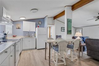 220 Ocean Reef LN 129, Naples, FL 34114