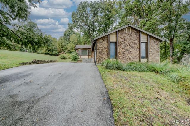 533 Snipes Drive, St Charles, MO 63303