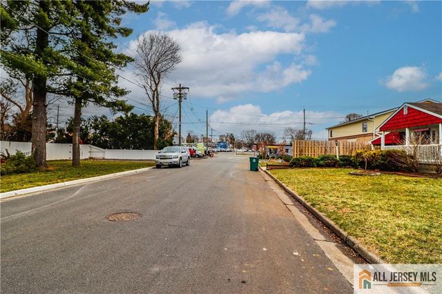 15 Riverview Avenue, Edison, NJ 08817