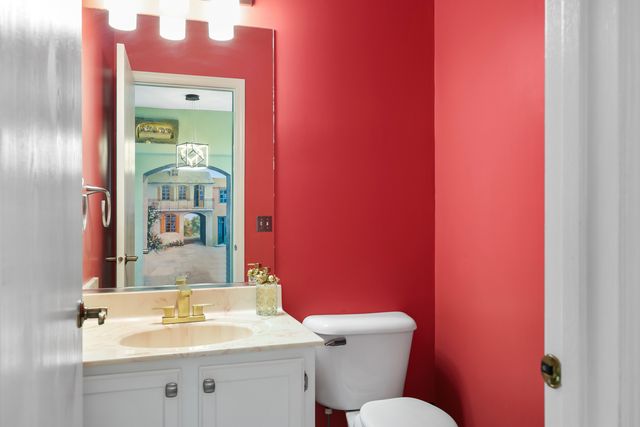 935 Viewpoint Drive, Lake In The Hills, IL 60156