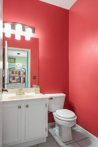 935 Viewpoint Drive, Lake In The Hills, IL 60156