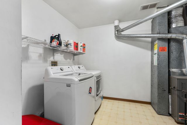 935 Viewpoint Drive, Lake In The Hills, IL 60156