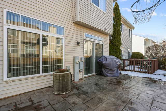 935 Viewpoint Drive, Lake In The Hills, IL 60156