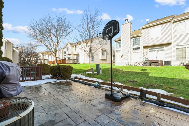 935 Viewpoint Drive, Lake In The Hills, IL 60156