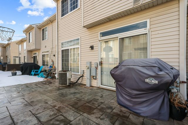 935 Viewpoint Drive, Lake In The Hills, IL 60156