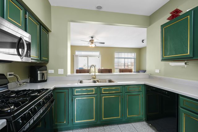 935 Viewpoint Drive, Lake In The Hills, IL 60156