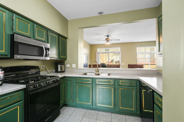 935 Viewpoint Drive, Lake In The Hills, IL 60156