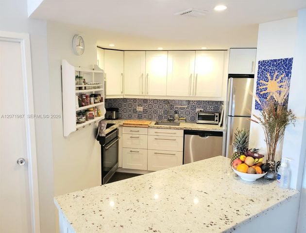 801 Brickell Bay Drive 1767, Miami, FL 33131