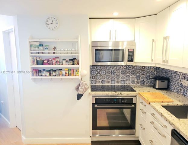 801 Brickell Bay Drive 1767, Miami, FL 33131