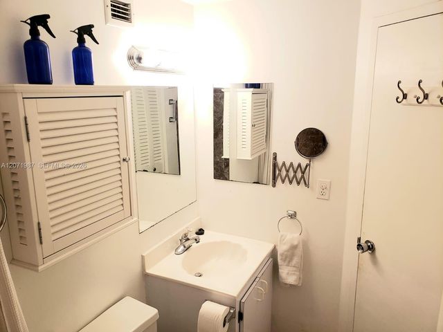 801 Brickell Bay Drive 1767, Miami, FL 33131