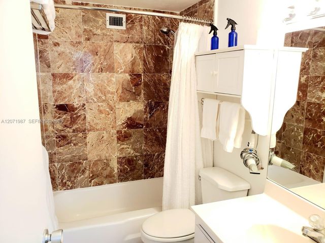 801 Brickell Bay Drive 1767, Miami, FL 33131