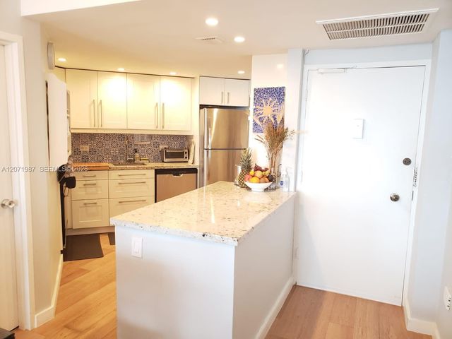 801 Brickell Bay Drive 1767, Miami, FL 33131