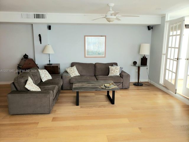 801 Brickell Bay Drive 1767, Miami, FL 33131