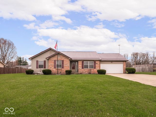 3622 W Starlight Drive, Connersville, IN 47331