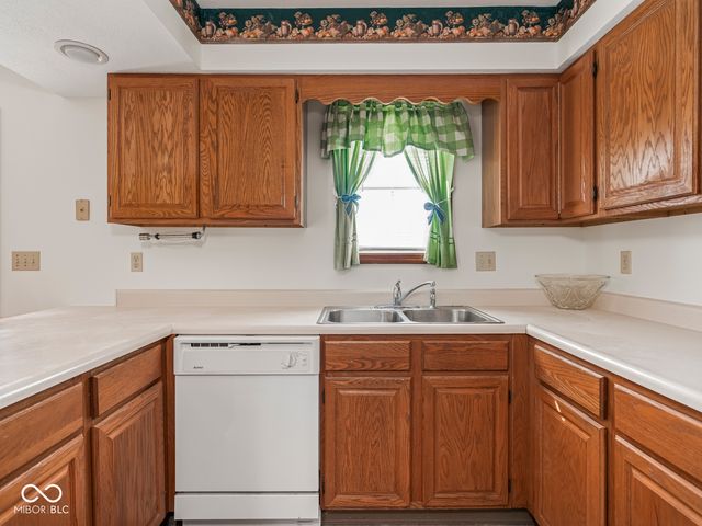 3622 W Starlight Drive, Connersville, IN 47331