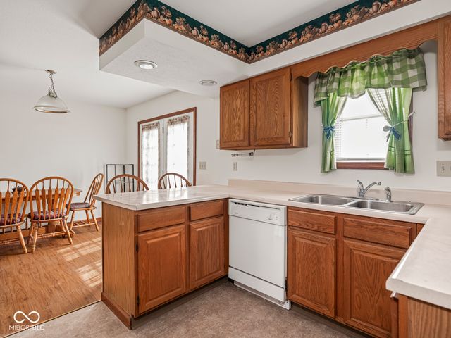 3622 W Starlight Drive, Connersville, IN 47331