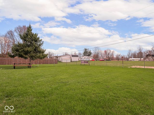 3622 W Starlight Drive, Connersville, IN 47331