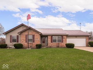 3622 W Starlight Drive, Connersville, IN 47331
