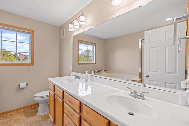 10756 Falling Water Lane D, Woodbury, MN 55129