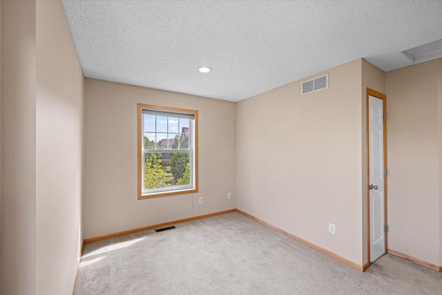 10756 Falling Water Lane D, Woodbury, MN 55129