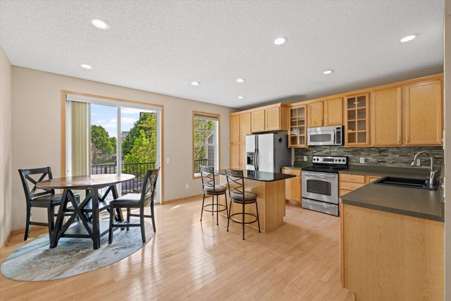 10756 Falling Water Lane D, Woodbury, MN 55129