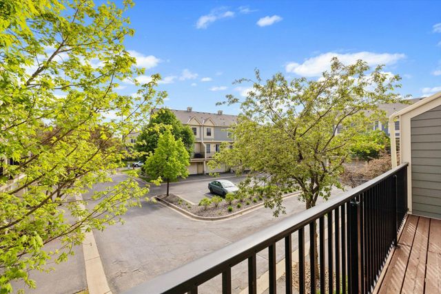10756 Falling Water Lane D, Woodbury, MN 55129