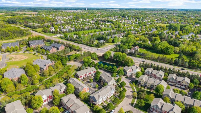 10756 Falling Water Lane D, Woodbury, MN 55129