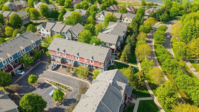 10756 Falling Water Lane D, Woodbury, MN 55129