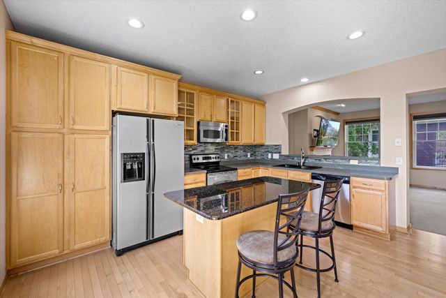 10756 Falling Water Lane D, Woodbury, MN 55129