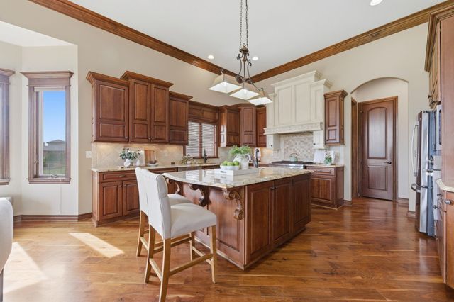 532 N Belle Terre Cir, Wichita, KS 67230