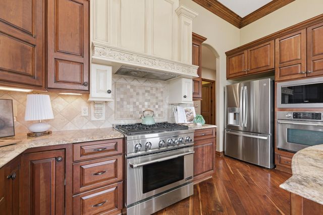 532 N Belle Terre Cir, Wichita, KS 67230