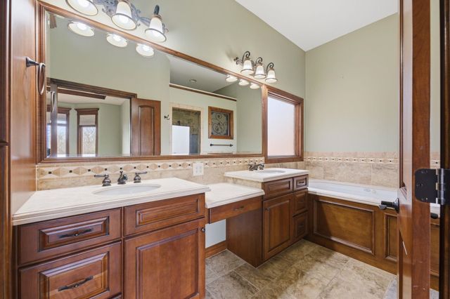 532 N Belle Terre Cir, Wichita, KS 67230